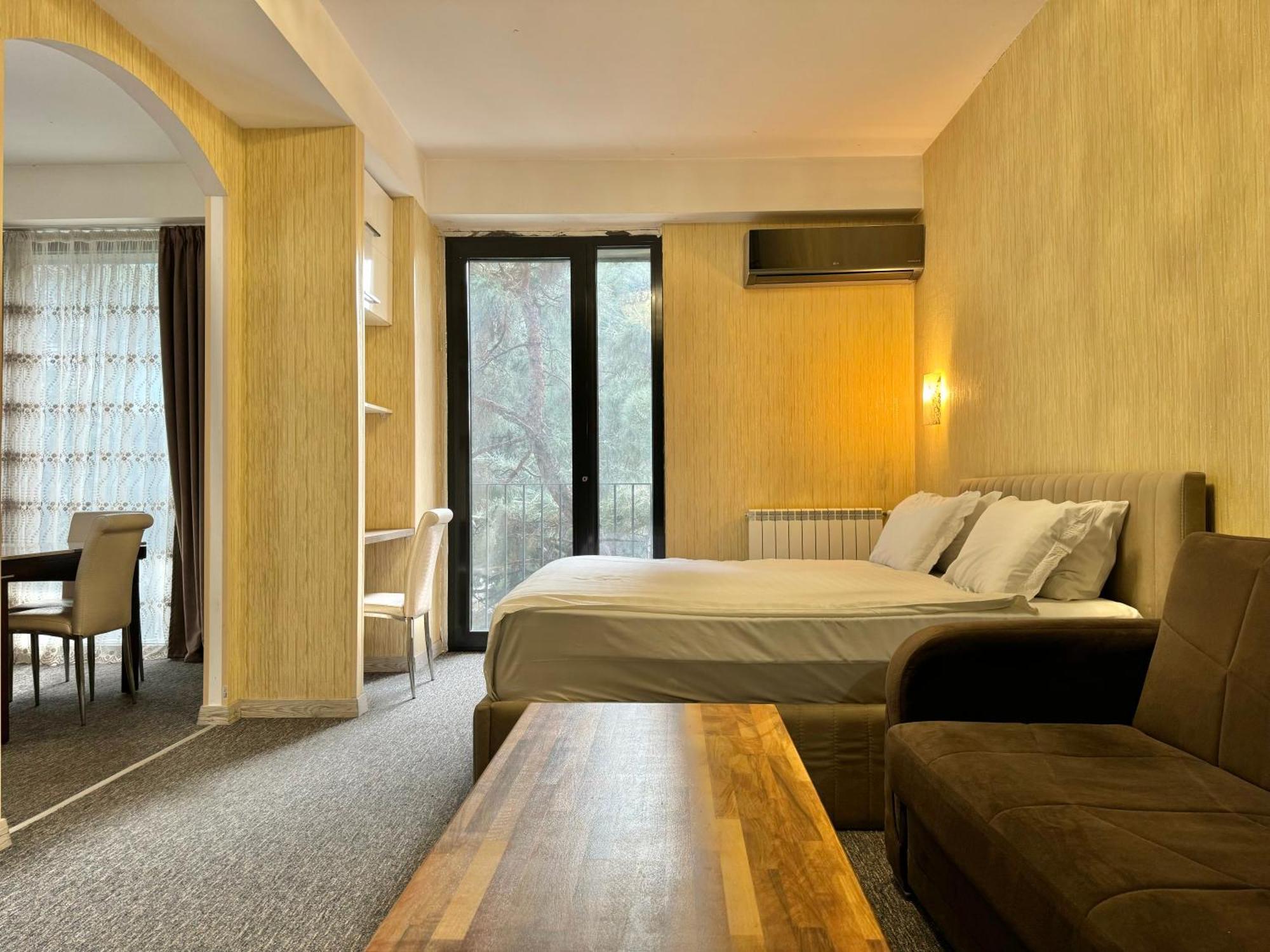 Full Comfort Apartment At Chavchavadze Тбілісі Екстер'єр фото
